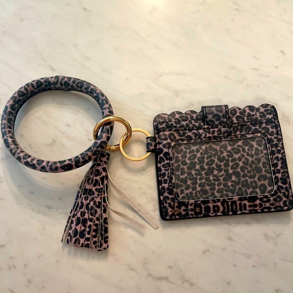 Accessories - 🐆 Wristlet Wallet